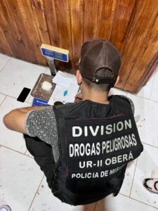 CUERVO ATRAPADO