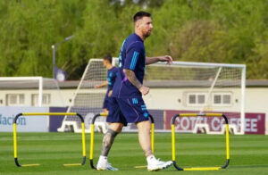 MESSI JUEGA-03