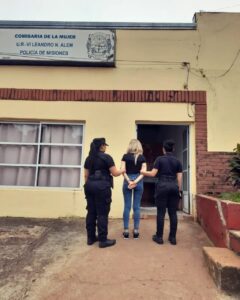MUJER PRESA