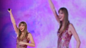 QUE BELLA TAYLOR SWIF