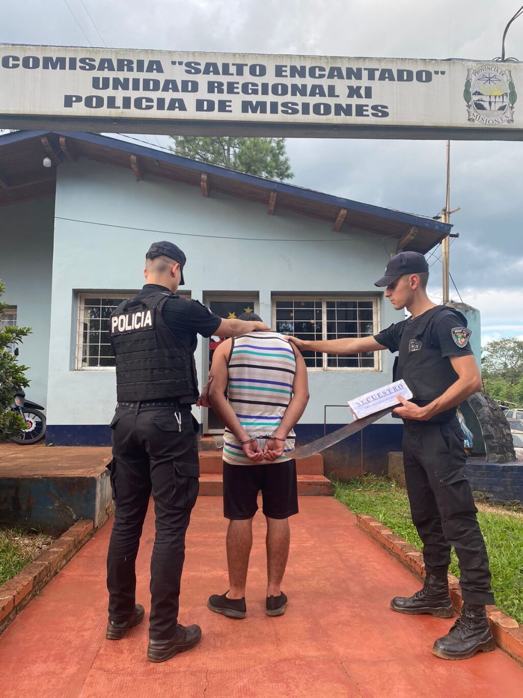 RIÑA ENTRE HERMANOS