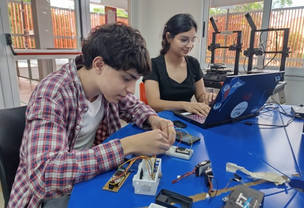 escuela-de-robotica-1068x730