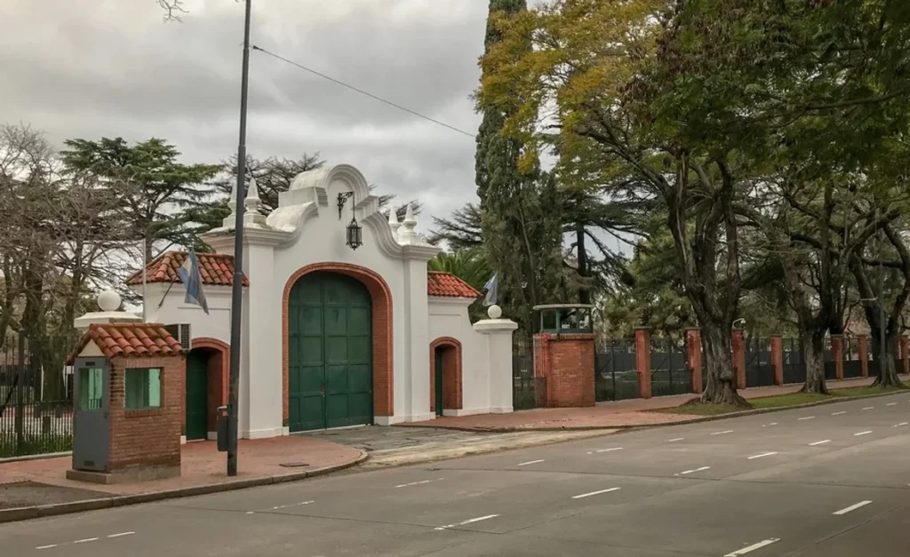 BOMBA EN OLIVOS