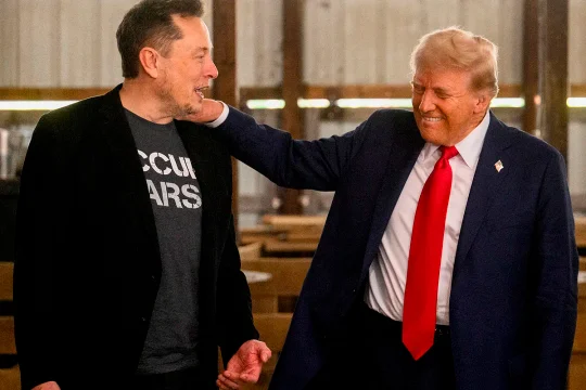 TRUMP AMENAZO A ELOM